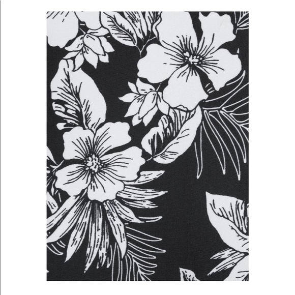 Womens Time and Tru Bikini Bottoms Size 1X 16W-18W floral black + white New - Picture 3 of 6